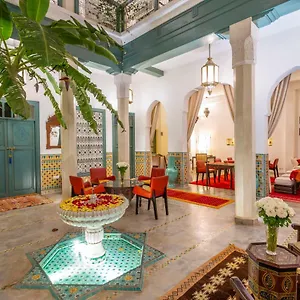 Riad Azahar ***